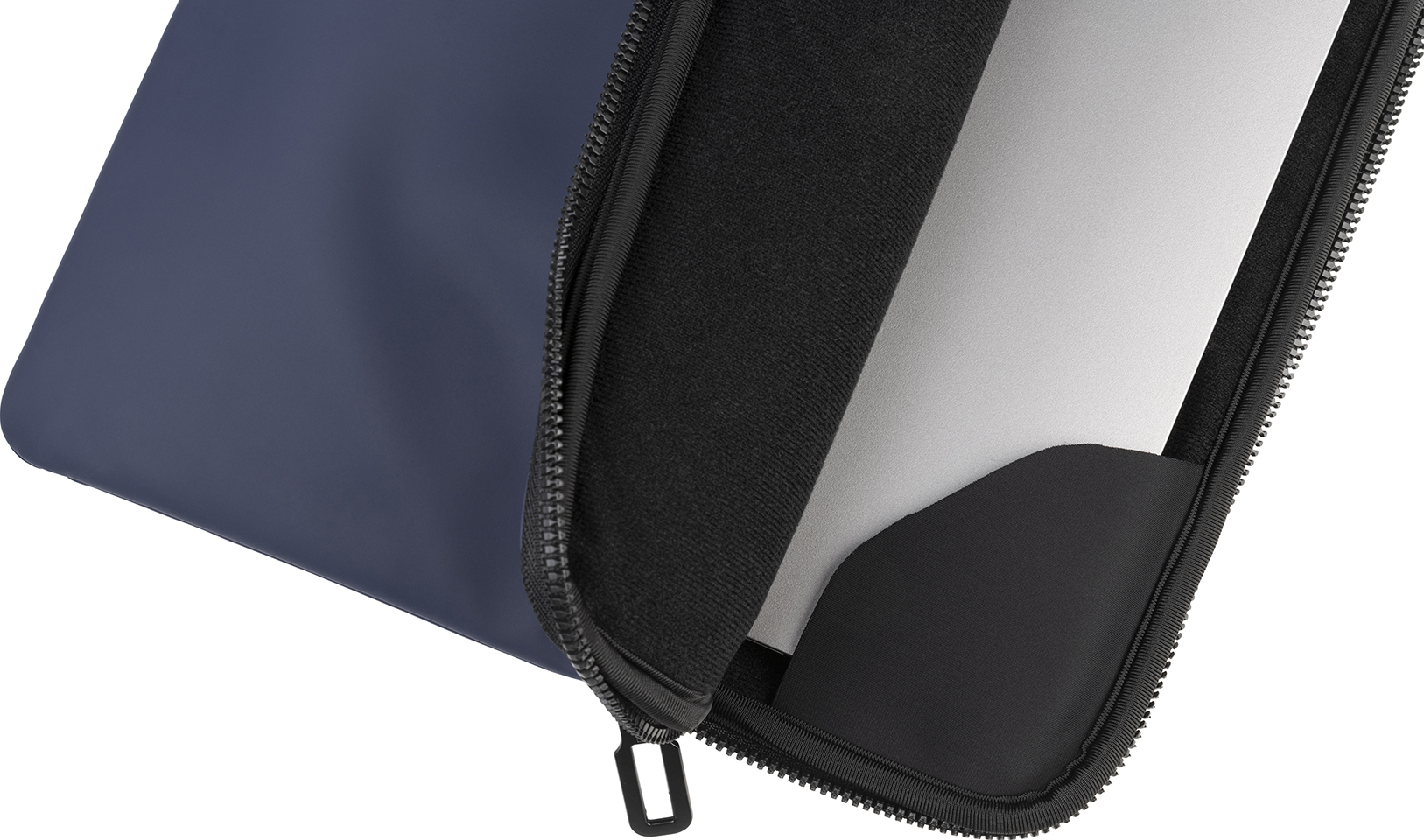 Una custodia blu per laptop con cerniera e interno nero che mostra un laptop.