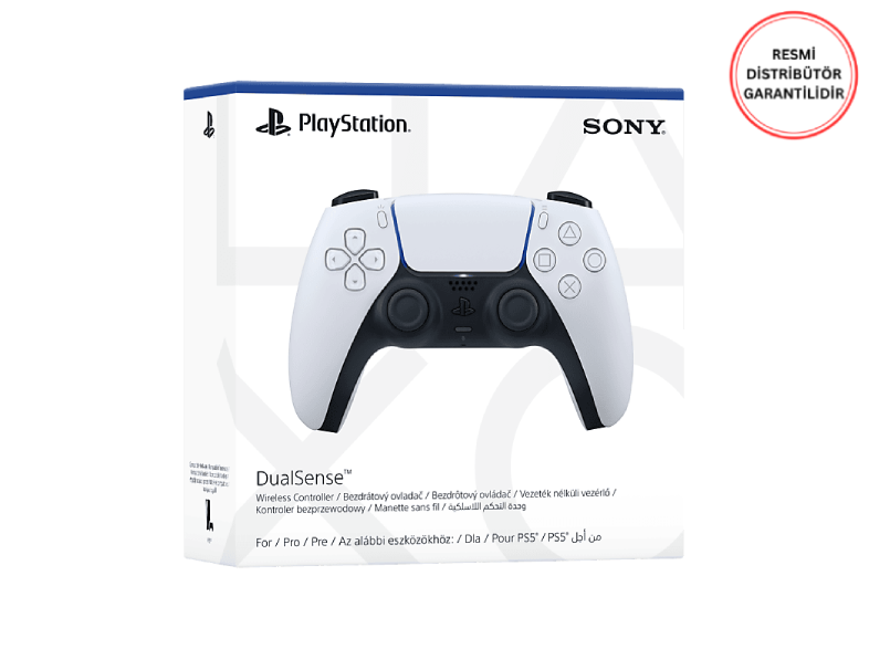 Beyaz PlayStation DualSense kontrolcüsü kutusunda. Kutu metin ve görseller içeriyor.