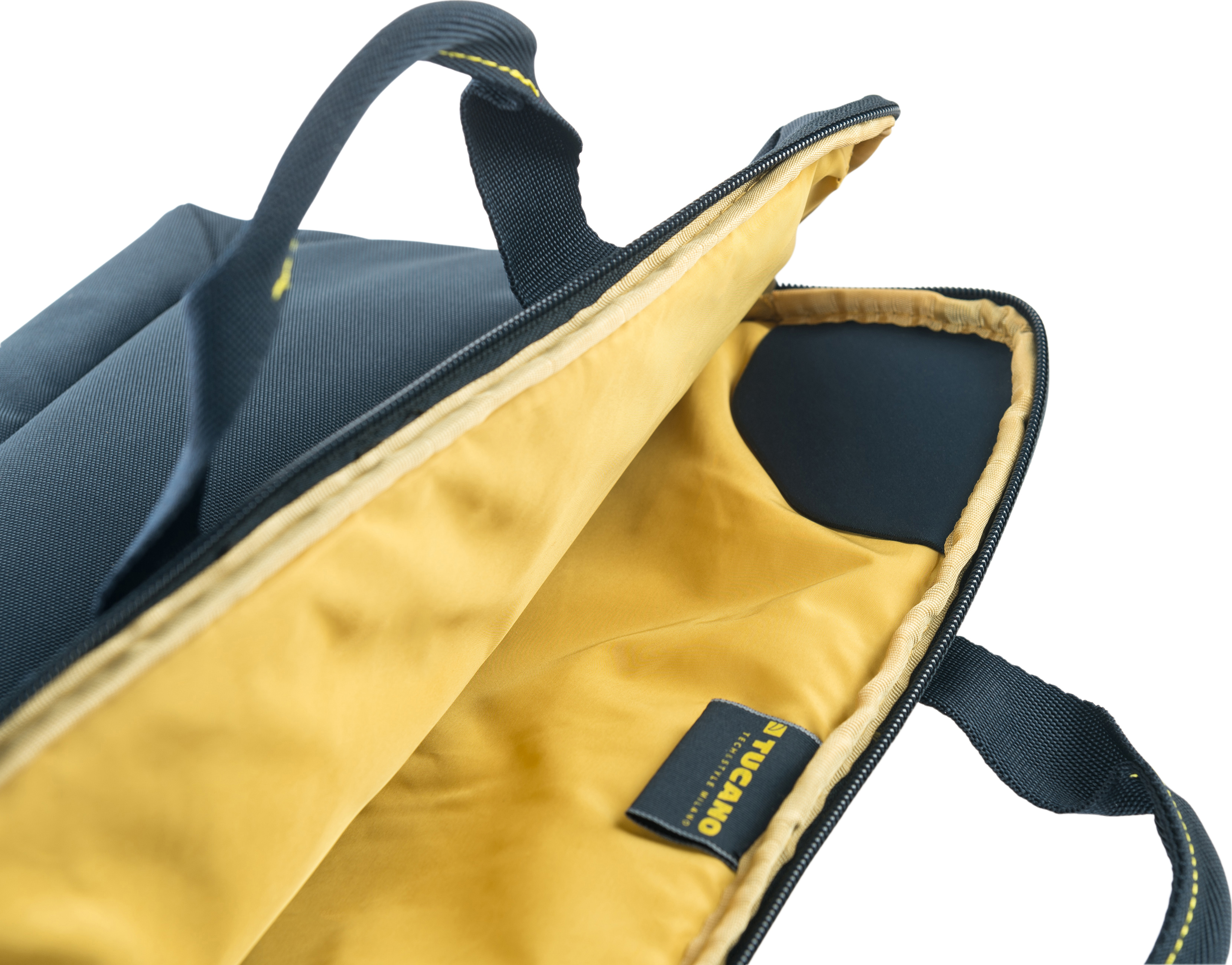 Laptoptasche, offen. Dunkelgrau außen, gelb innen und ein Etikett.
