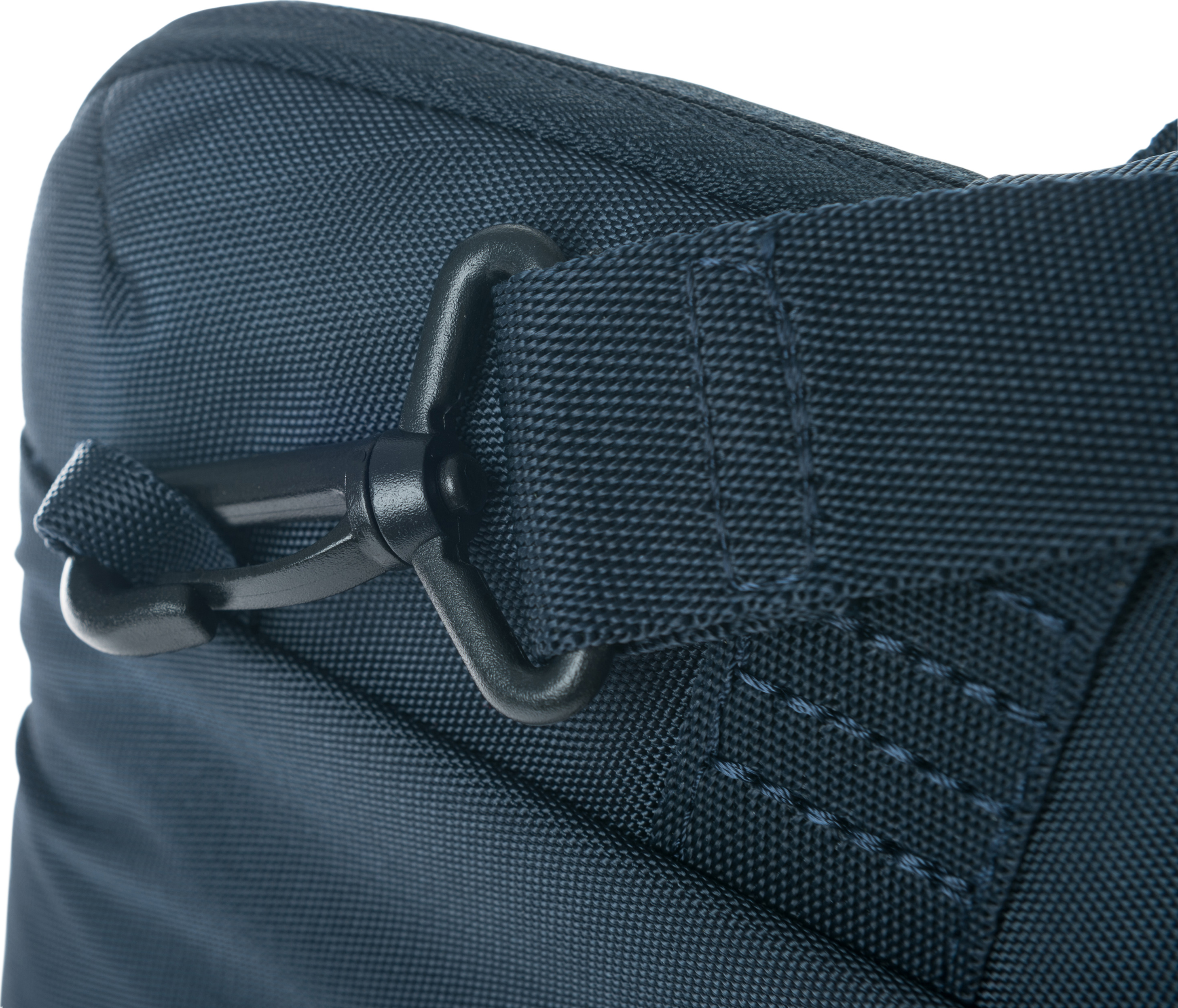 Nahaufnahme eines dunkelblauen Taschenriemens mit Metallclip. Der Riemen besteht aus gewebtem Stoff.