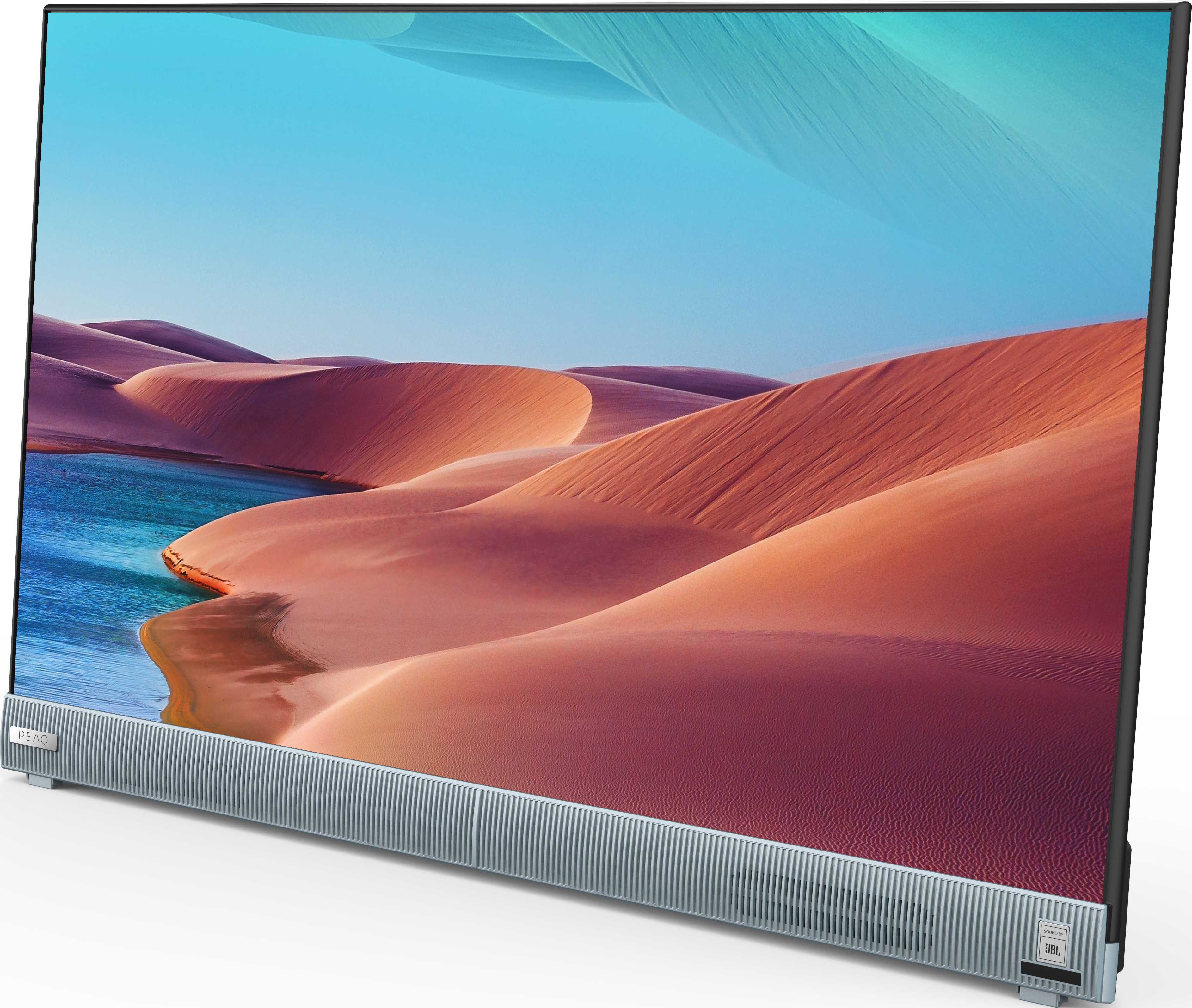 Ein großer Fernseher mit blauem Himmel und Wüstenlandschaft auf dem Bildschirm. Der Ständer ist silberfarben.