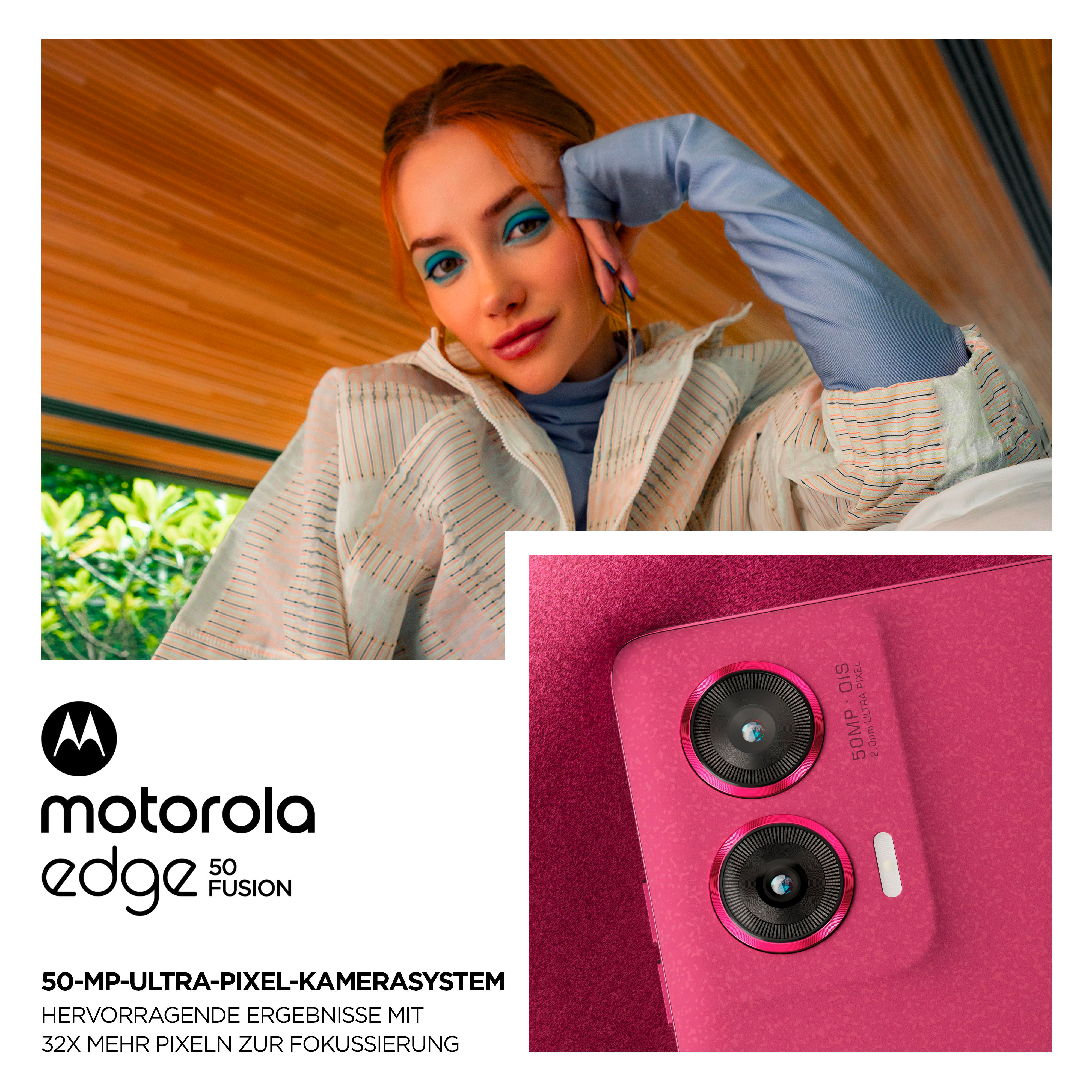 Eine Frau mit blauem Augen-Make-up und einem rosa Telefon. Das Telefon hat zwei Kameras.