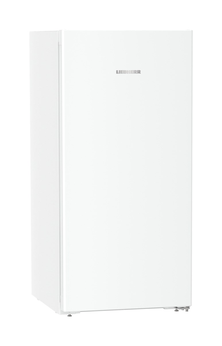 Weißer Kühlschrank. Liebherr-Logo oben. Sauberes, modernes Design. Vertikaler, hoher Kühlschrank.