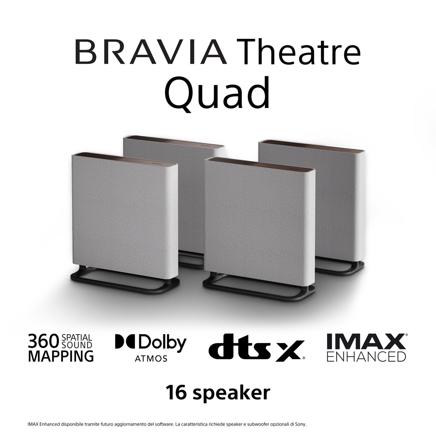 Quattro altoparlanti rettangolari con finitura argentata e piano in legno. Testo: BRAVIA Theatre Quad.