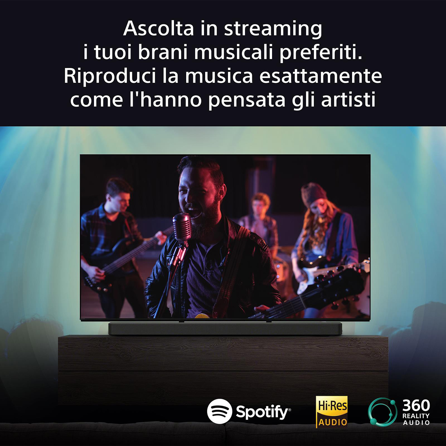 Schermo TV con band che suona. Loghi Spotify, Hi-Res Audio e 360 Reality Audio.