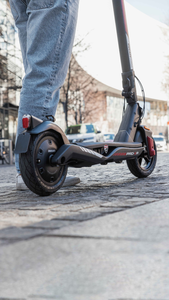 DUCATI Trottinette électrique Ducati Pro II Plus avec clignotants