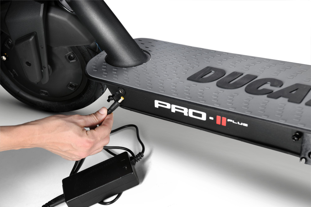 DUCATI Trottinette électrique Ducati Pro II Plus avec clignotants