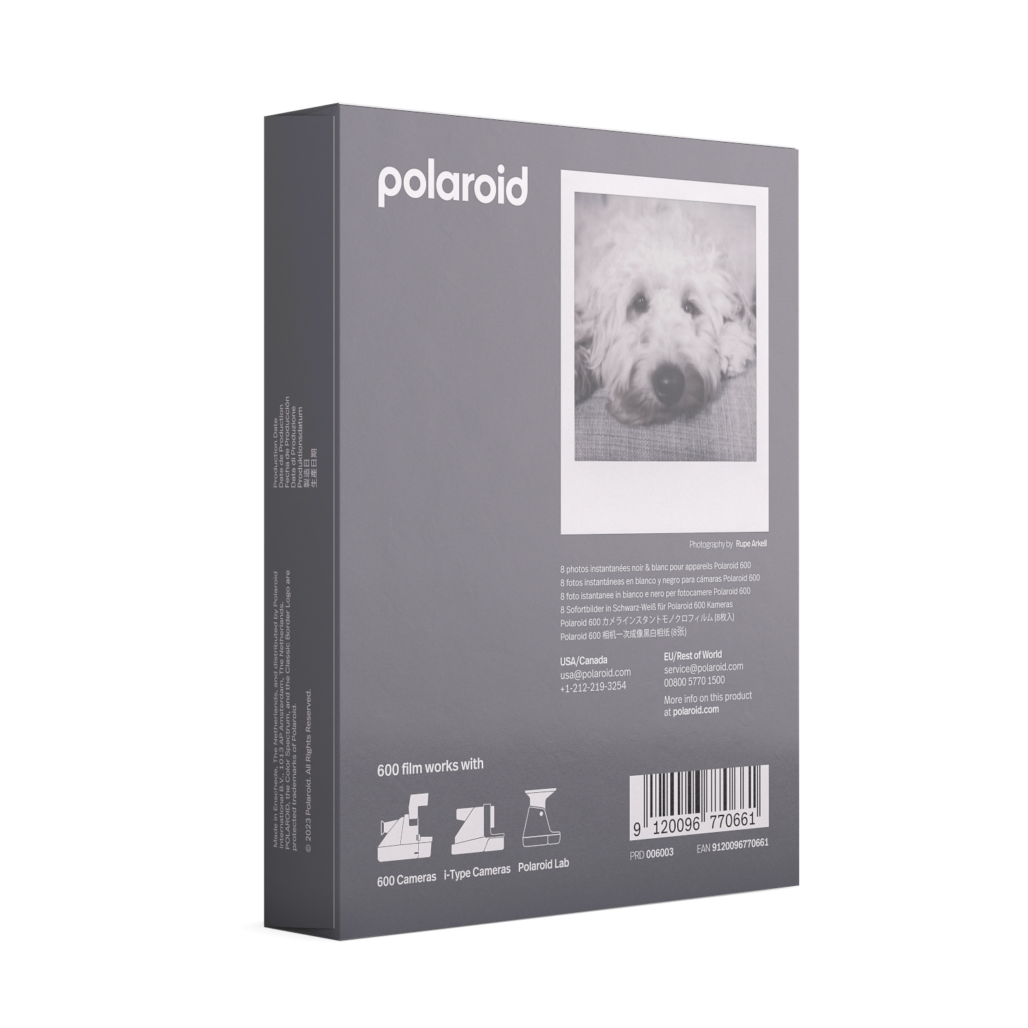 Achterkant van een Polaroid filmdoos met tekst en een foto van een hond. Voornamelijk grijs.