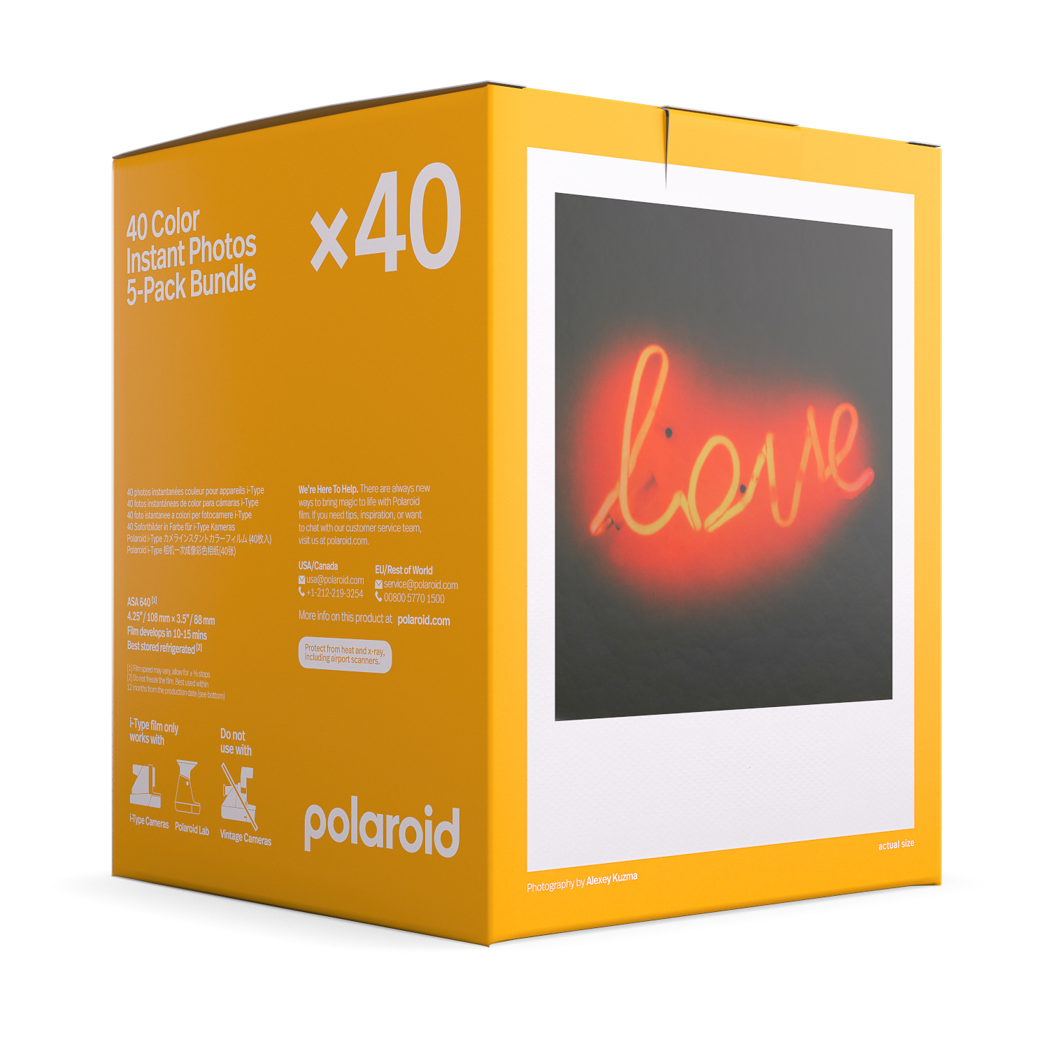 Een gele Polaroid filmdoos toont het woord 'love' in neon. Details op de doos zijn zichtbaar.