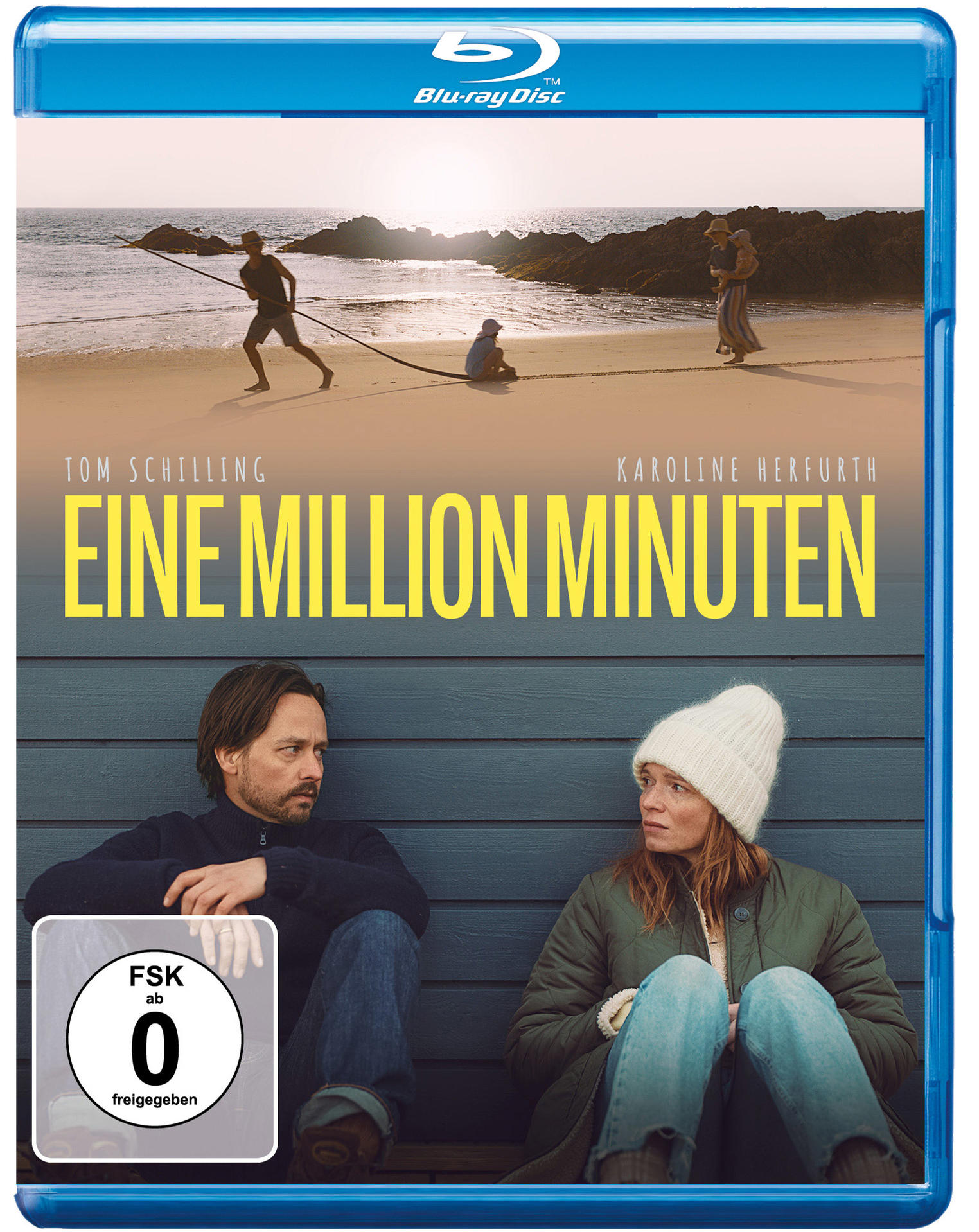 Blu-ray-Cover mit Filmtitel. Ein Mann und eine Frau sitzen in der Nähe eines Strandes.