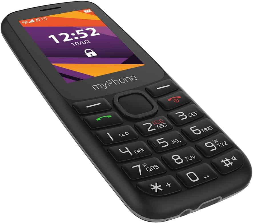 Egy fekete myPhone mobiltelefon nagy gombokkal és a képernyőn az idő látható.