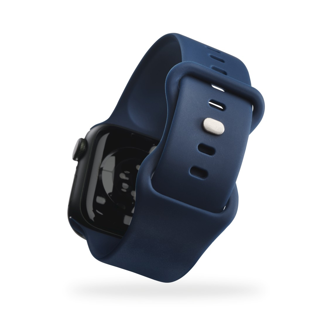 Eine dunkelblaue Smartwatch mit passendem Armband, vor weißem Hintergrund abgewinkelt.