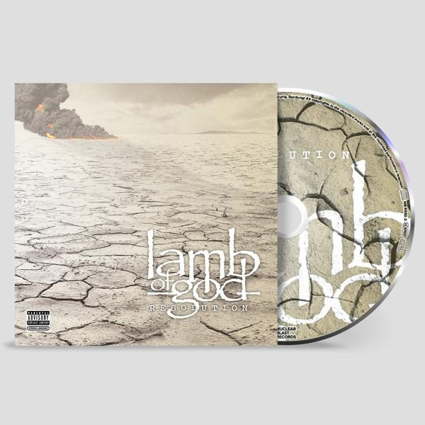 Eine Lamb of God CD mit rissigem Erd-Hintergrund und brennendem Feuer in der Ferne.