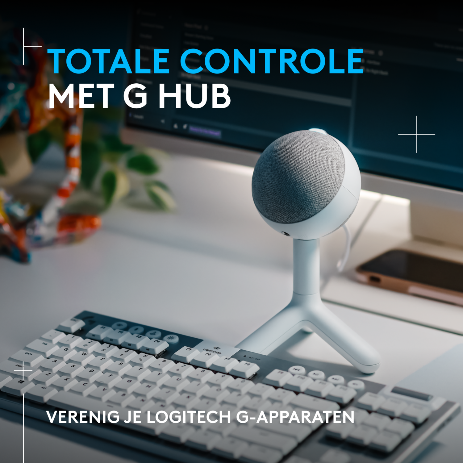 White speaker on a stand, keyboard, text: Totale Controle Met G Hub, blue bg.