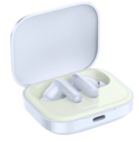 Białe słuchawki w białym etui ładującym, na białym tle.