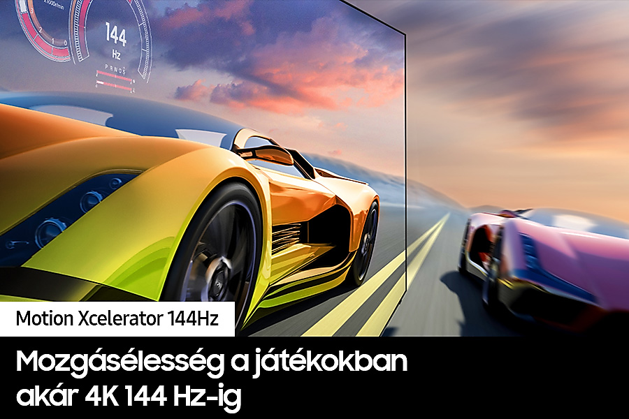 Egy ívelt TV képernyő, amely egy autóversenyzős játékot jelenít meg. Az alján a szöveg: Motion Xcelerator 144Hz.