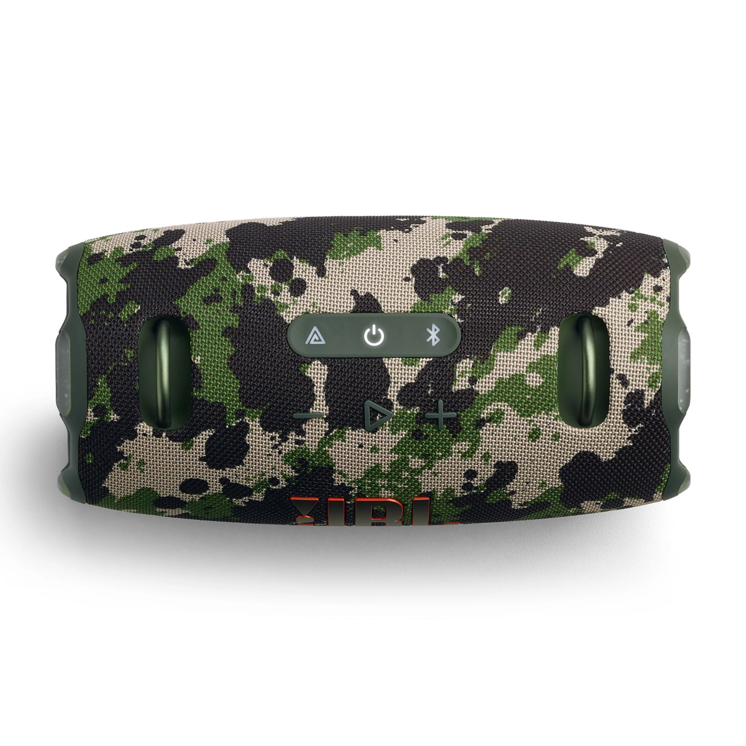 Un haut-parleur JBL à motif camouflage sur fond blanc. Les boutons sont visibles en haut.
