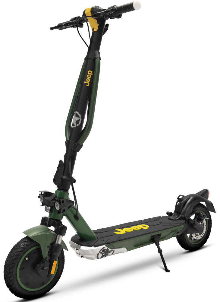 Groene Jeep elektrische scooter. Geel Jeep-logo aan de zijkant. Zwart-groen kleurenschema.