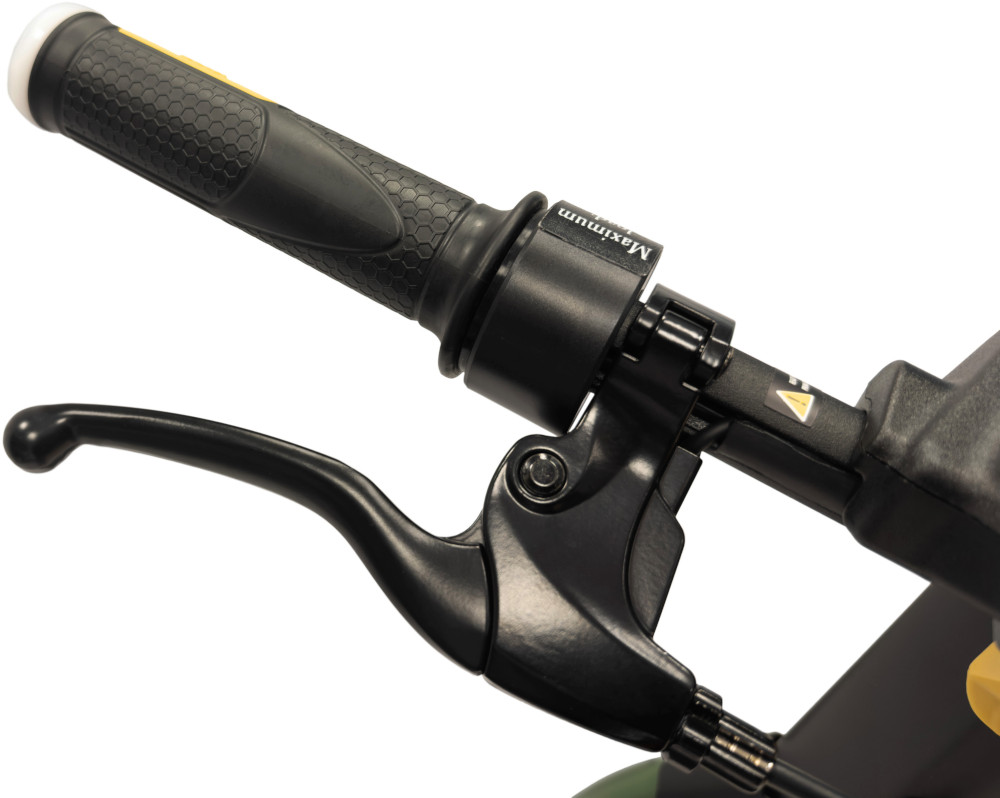 Close-up van een fietsstuur met een remhendel en een handvat.