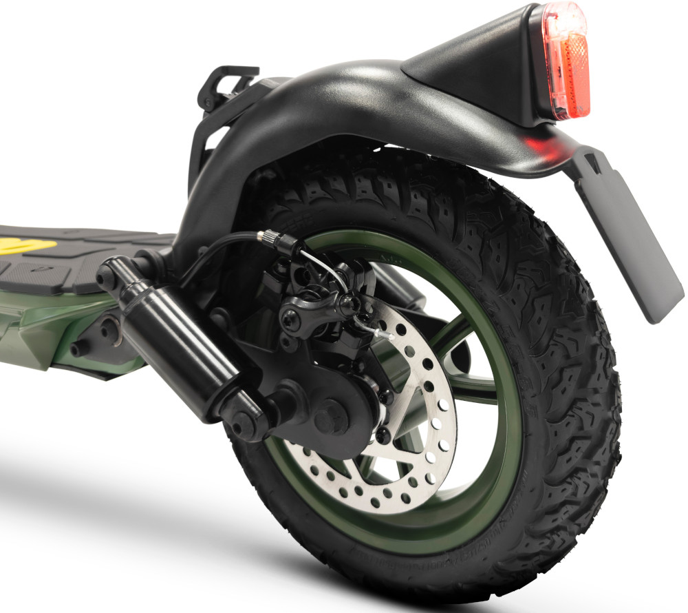 Close-up van een scooterwiel met een remschijf en vering.