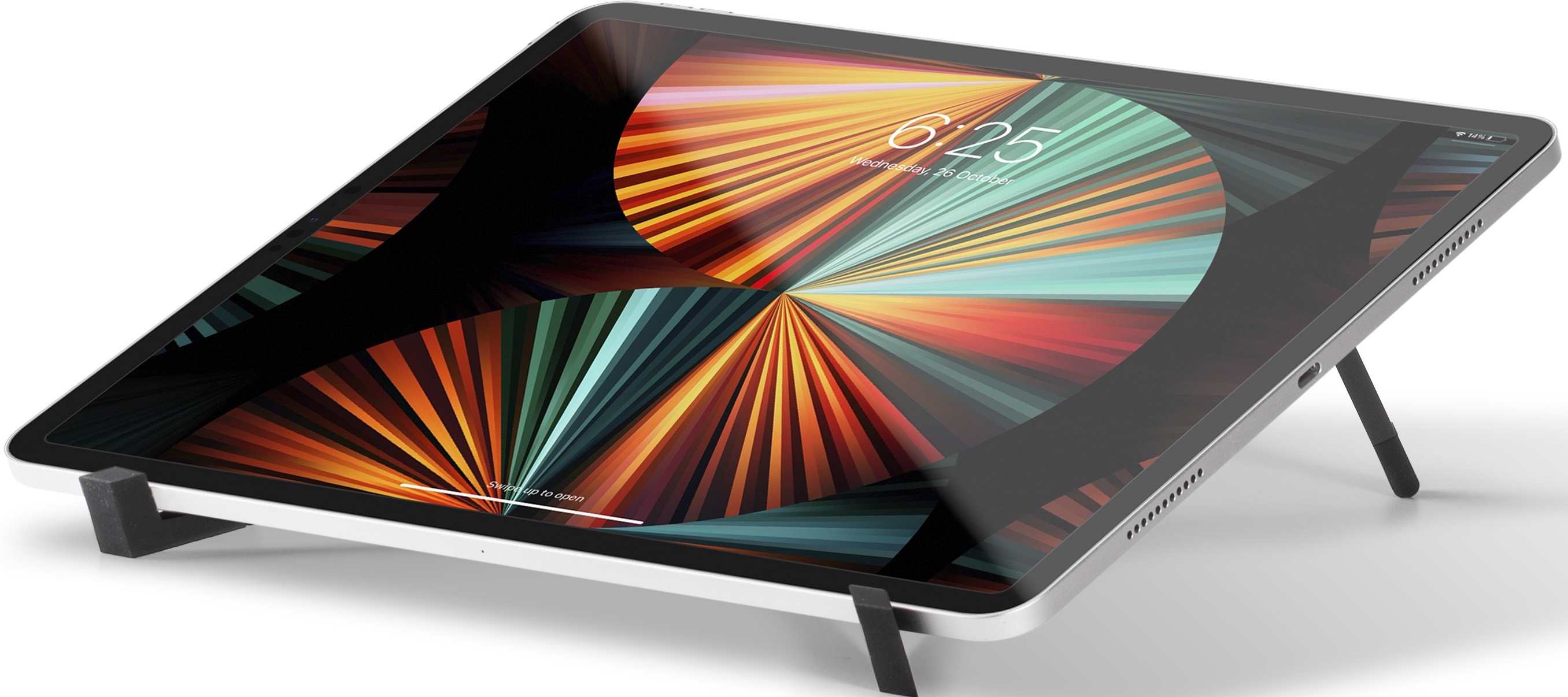 Tablet auf einem Ständer, helles Display, mit Uhrzeit.