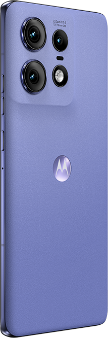Lila Motorola telefon, három hátlapi kamerával és középen a Motorola logóval.