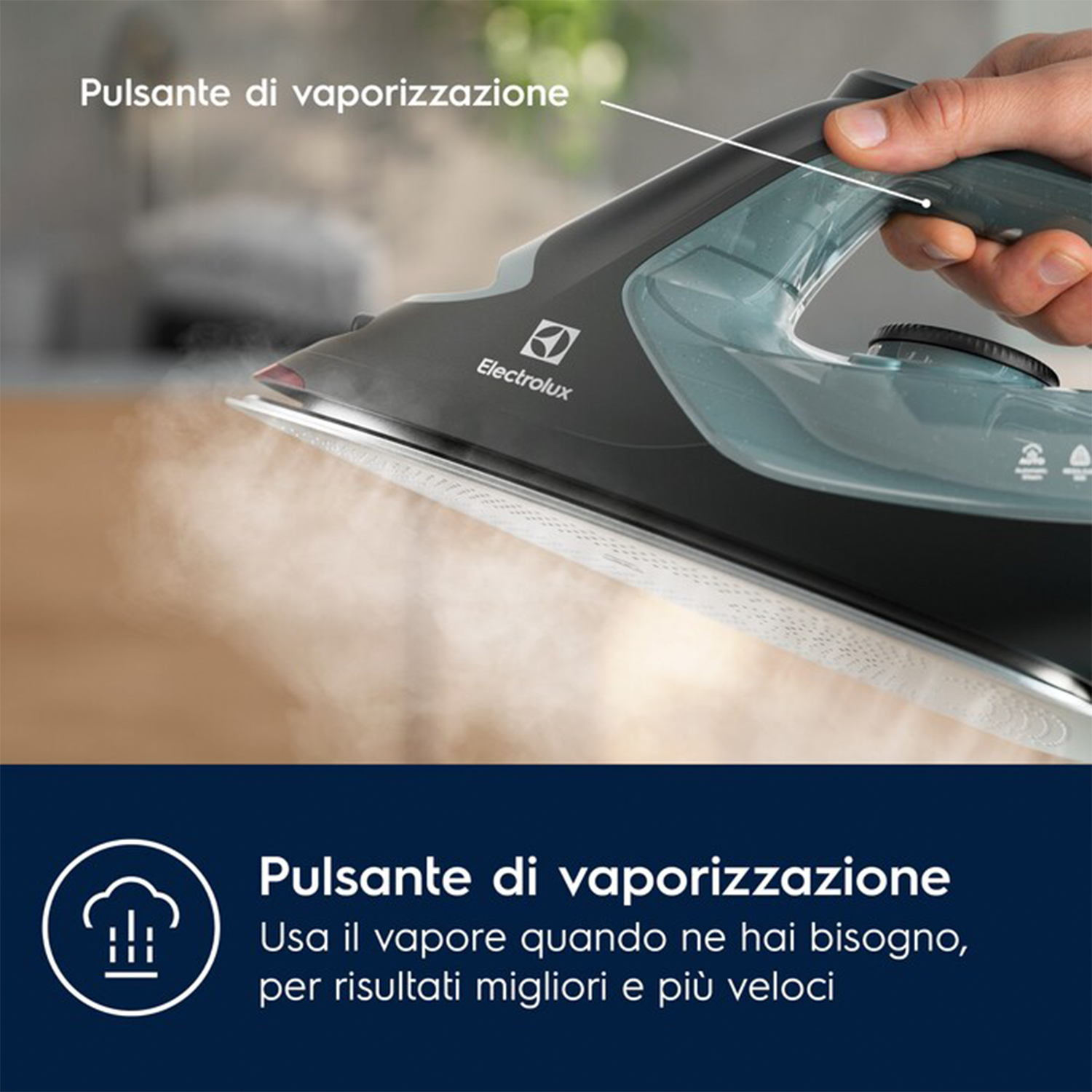 Ferro da stiro con vapore. Mano lo tiene. Testo indica pulsante vapore e utilizzo.