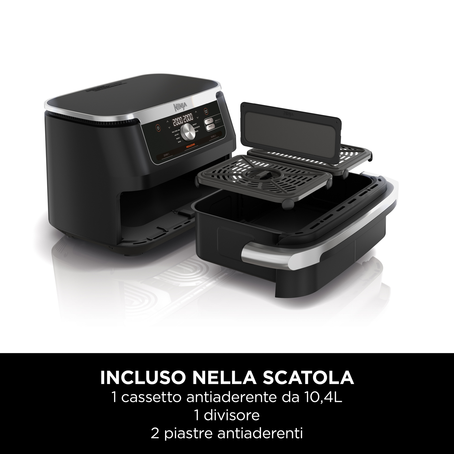 Una friggitrice ad aria Ninja nera, con i suoi componenti, tra cui un cestello, un divisore e due piastre antiaderenti.