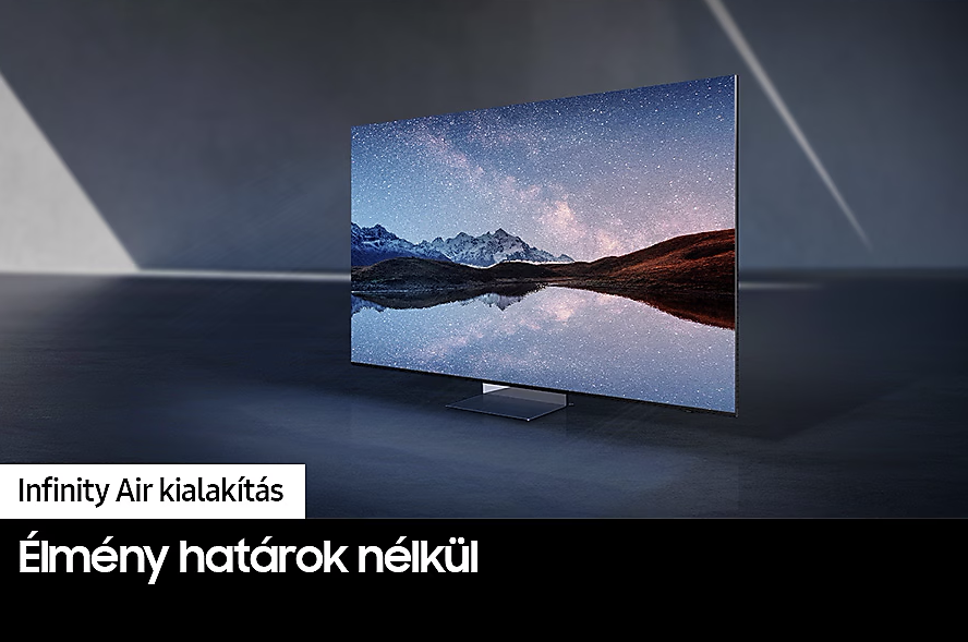 Egy nagy, fekete Samsung TV hegyek feletti éjszakai égboltot jelenít meg. A szöveg: 'Infinity Air'.