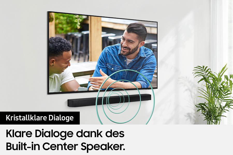 Fernseher mit Film, Soundbar, Text: Klare Dialoge.