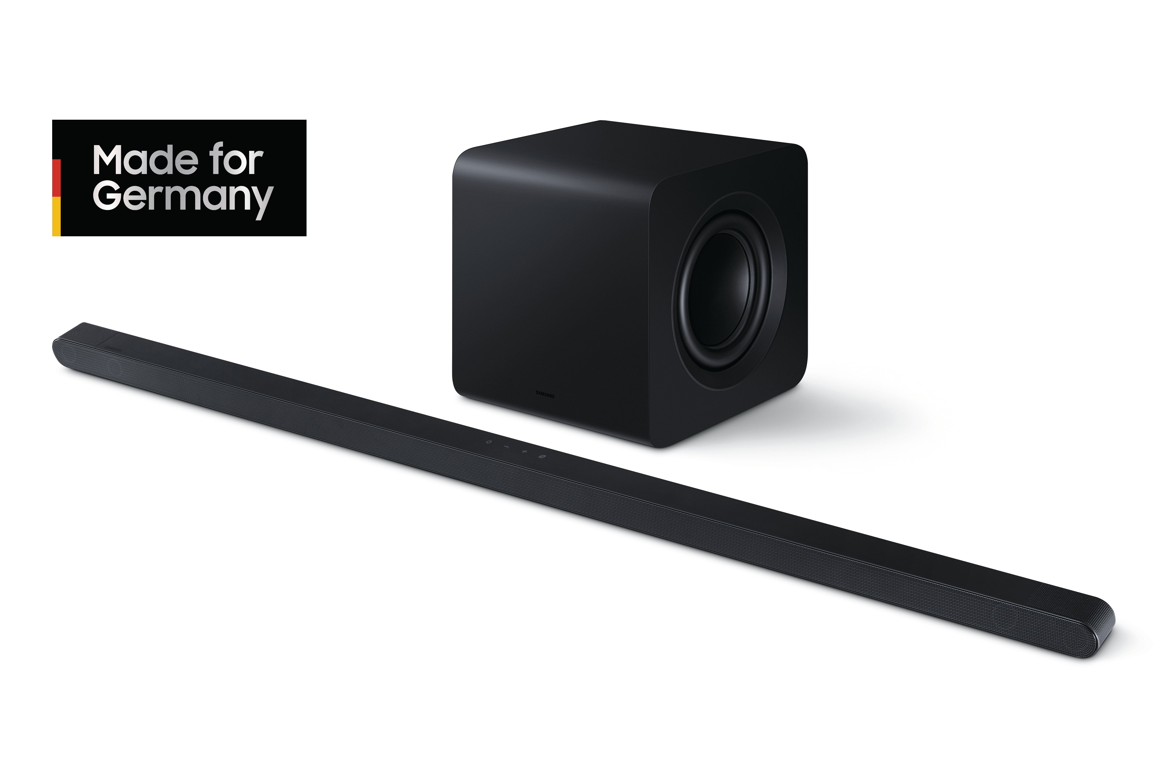 Soundbar und Subwoofer. Schwarze, rechteckige Soundbar, schwarzer quadratischer Subwoofer. Made in Germany.