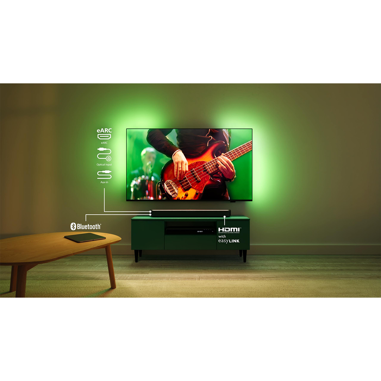 Un televisore con illuminazione ambientale verde e una soundbar.