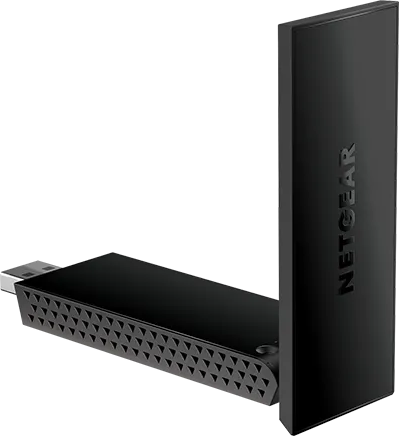 Schwarzer Netgear WLAN-Adapter mit USB-Anschluss, abgewinkelt für bessere Sichtbarkeit.