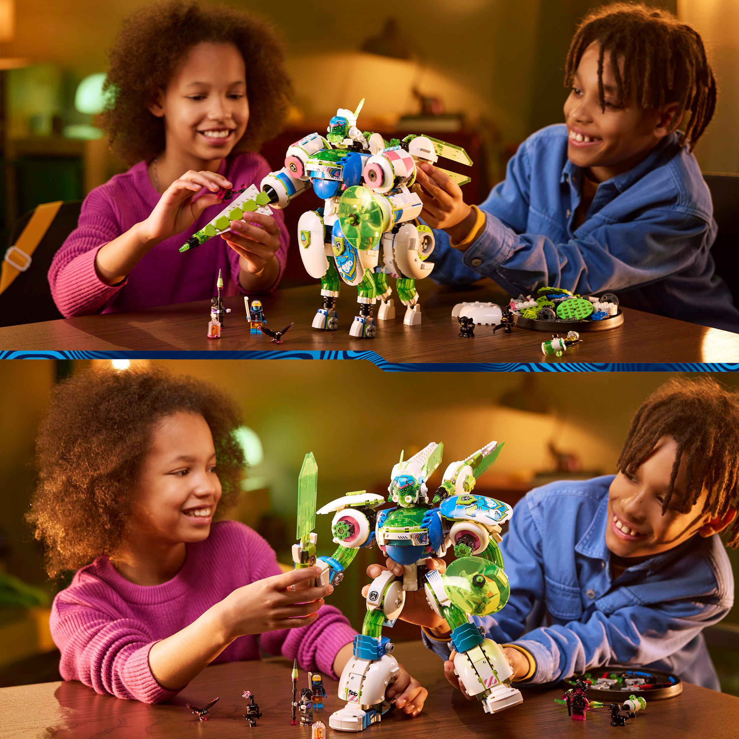 Zwei Kinder spielen mit einem großen, bunten Roboter-Spielzeug, lächeln und sind aufgeregt.