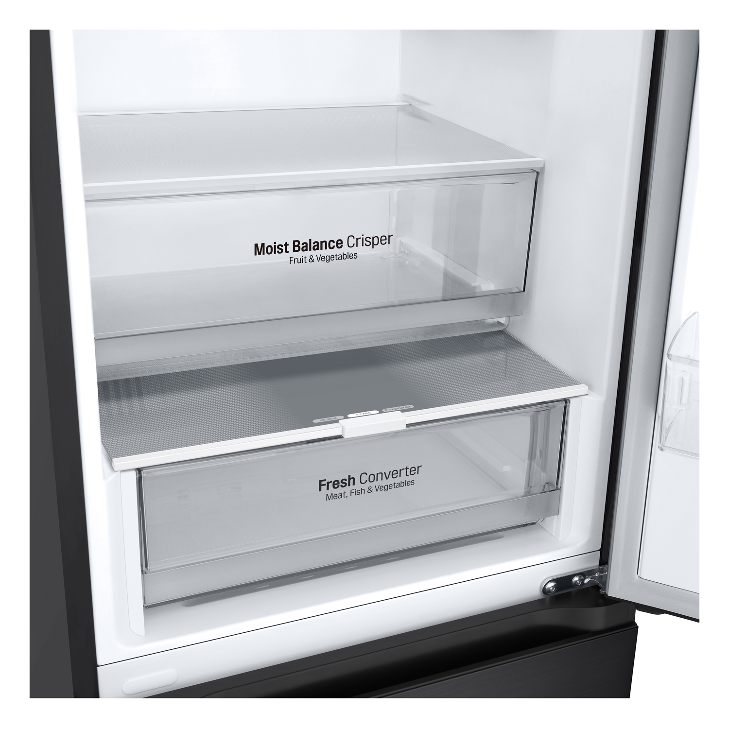 Interieur van de koelkast. Twee doorzichtige laden met 'Moist Balance Crisper' en 'Fresh Converter'.