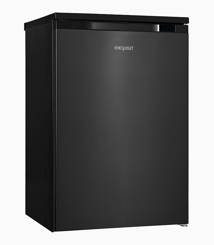 Ein schwarzer Exquisit-Minikühlschrank mit einfachem Griff, auf weißem Hintergrund.