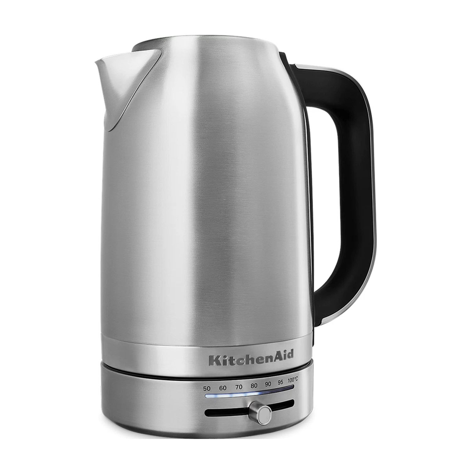 Un bollitore elettrico KitchenAid in acciaio inossidabile su sfondo bianco.