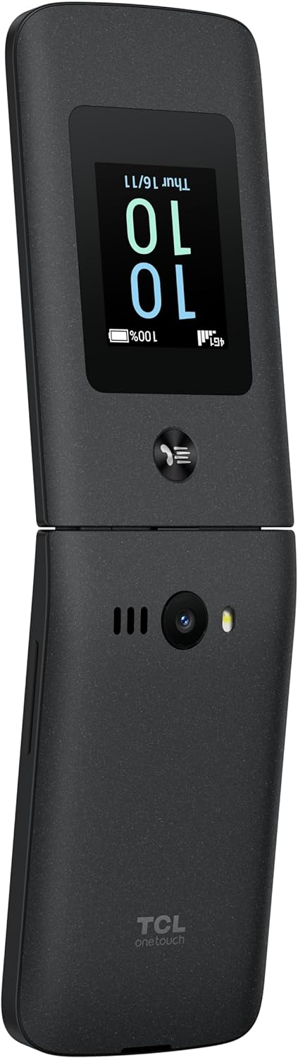 Un teléfono plegable negro con la pantalla mostrando la hora y la fecha. El teléfono está semiabierto.