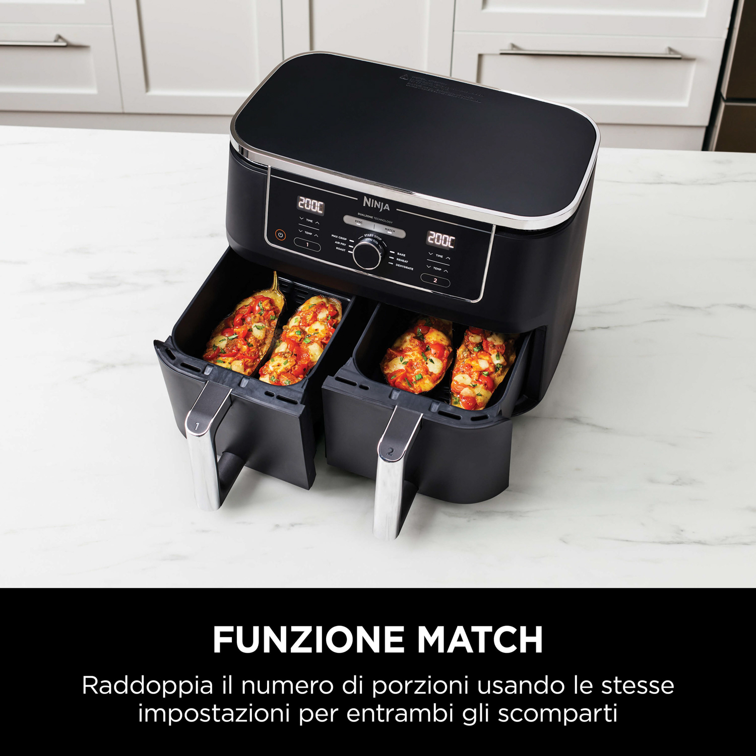 Friggitrice ad aria Ninja con due scomparti. Cibo all'interno. Design nero e argento.