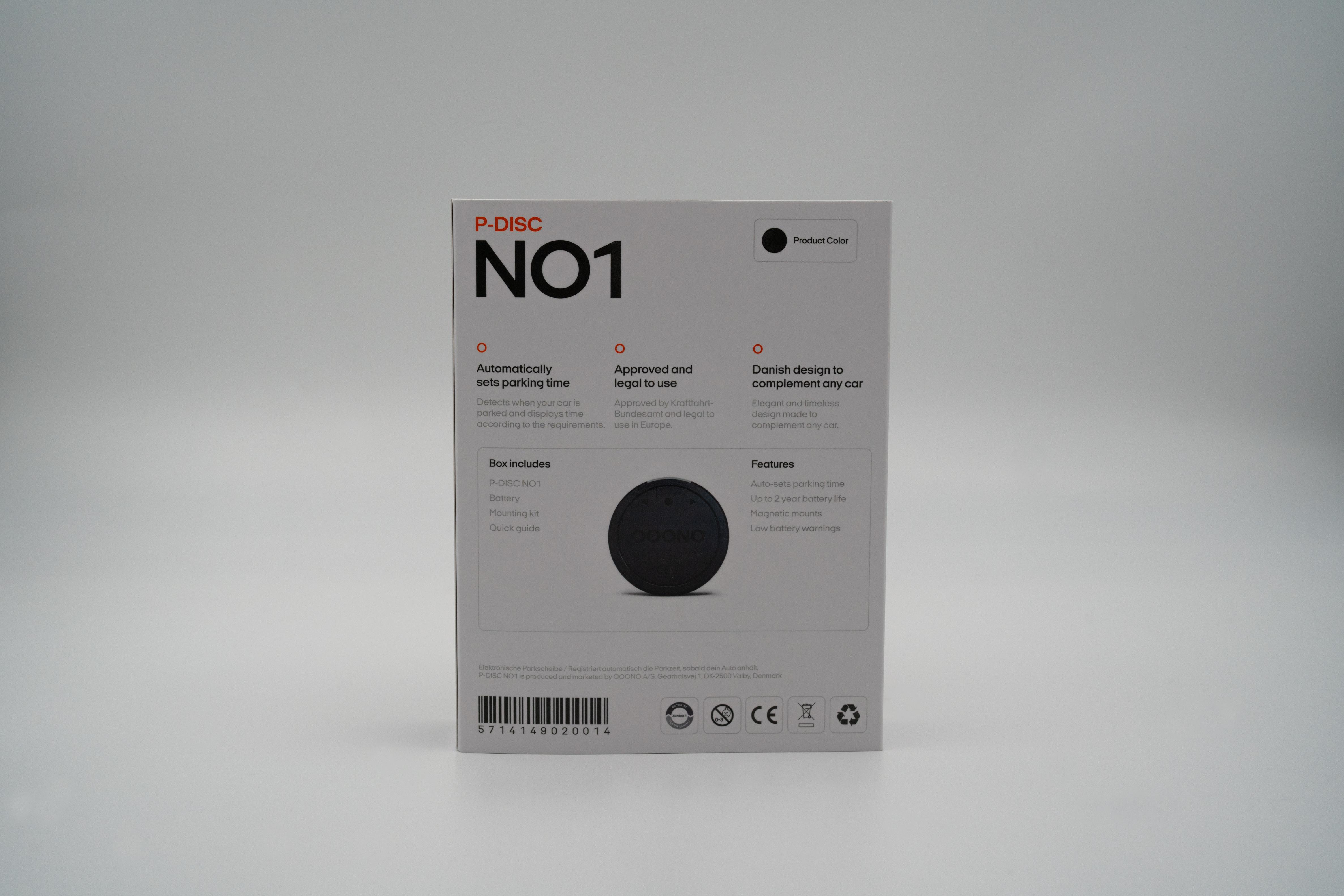 Eine schwarze P-Disc No.1 Parkscheibenbox. Die Box zeigt Produktmerkmale, inkl. Parkzeiteinstellung.