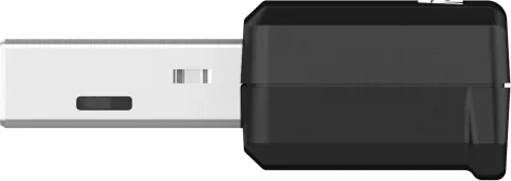 Weißer USB-Adapter mit schwarzem Ende, isoliert auf schwarzem Hintergrund.