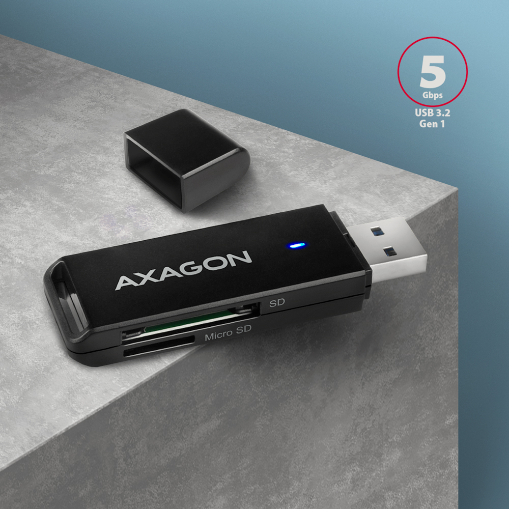 Fekete USB kártyaolvasó kék fénnyel szürke felületen.