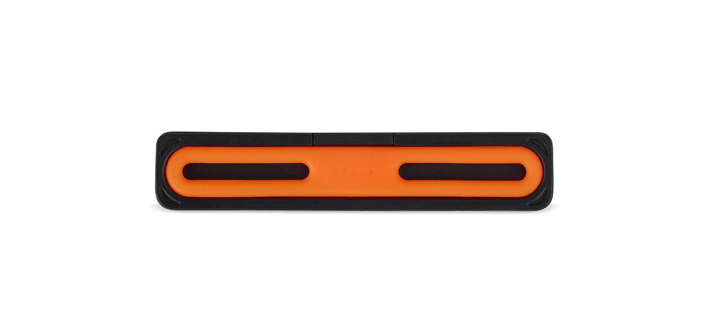 Orange und schwarzes Rechteck mit geprägtem Design.