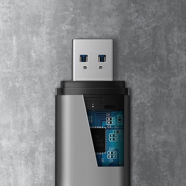 Egy USB flash meghajtó a belső áramkör egy részével.