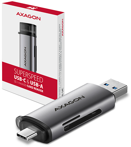 Ezüst USB-C és USB-A kártyaolvasó fehér dobozzal. A dobozon a 'SUPERSPEED' felirat látható.