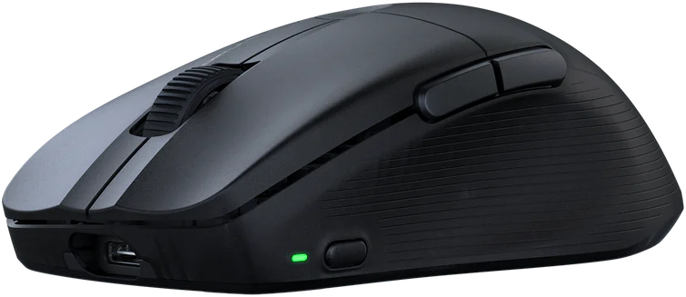 Schwarze kabellose Maus, Seitenansicht. Hat Scrollrad, Tasten und einen USB-Anschluss.
