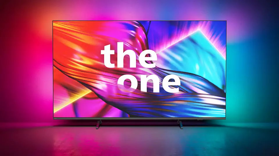Ekran telewizora z napisem 'the one' na kolorowym, abstrakcyjnym tle, z ciemnym stojakiem.
