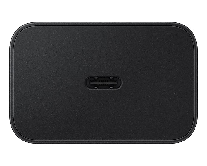 Ein schwarzer rechteckiger Netzadapter mit USB-C-Anschluss.