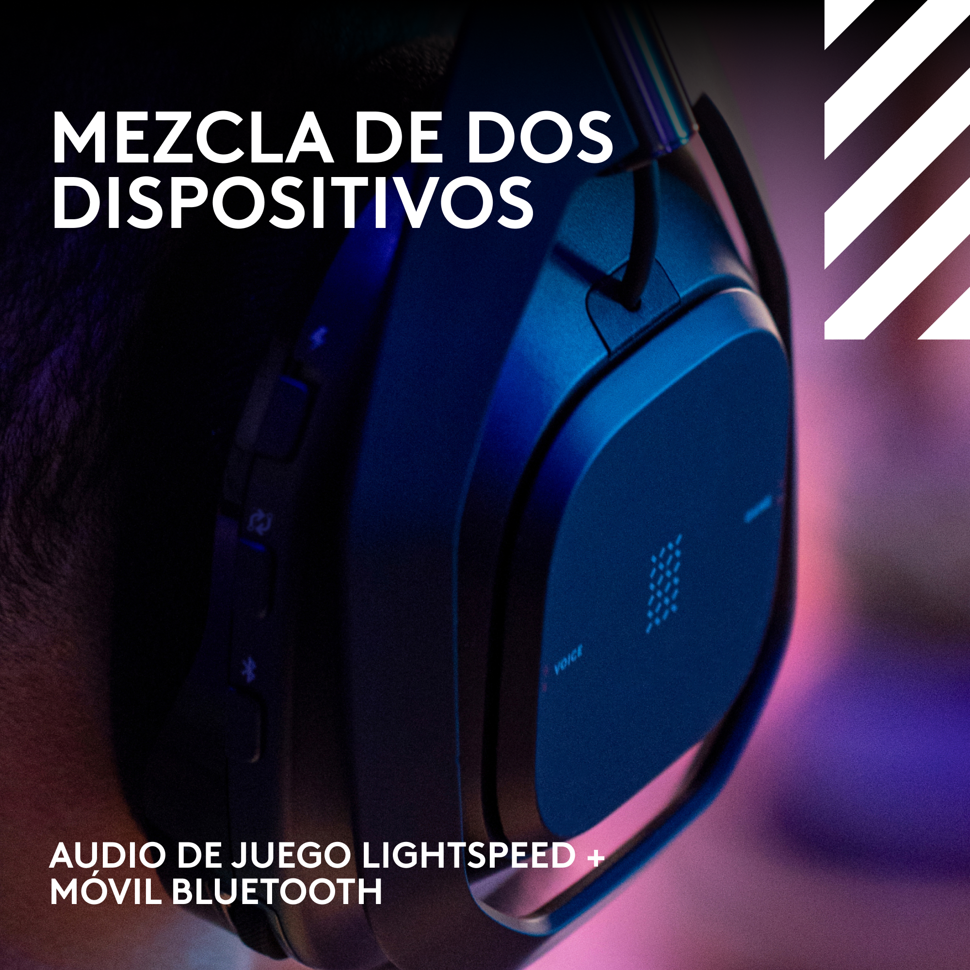 Una persona usando auriculares. El texto dice: MEZCLA DE DOS DISPOSITIVOS y AUDIO DE JUEGO.