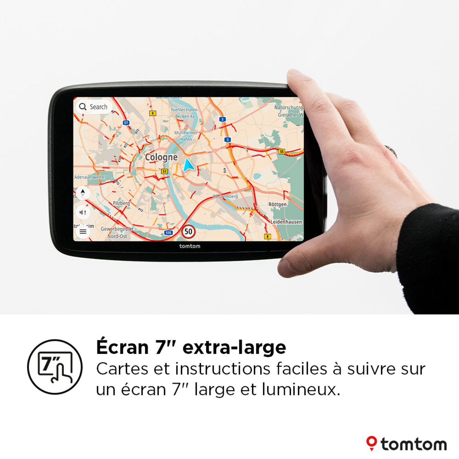 Main tenant un appareil GPS TomTom affichant une carte de Cologne, Allemagne, avec texte dessous.